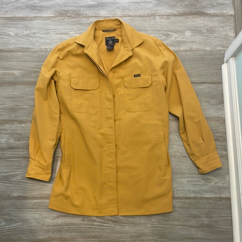 Facconable woman’s rain jacket. Dark yellow/gold.